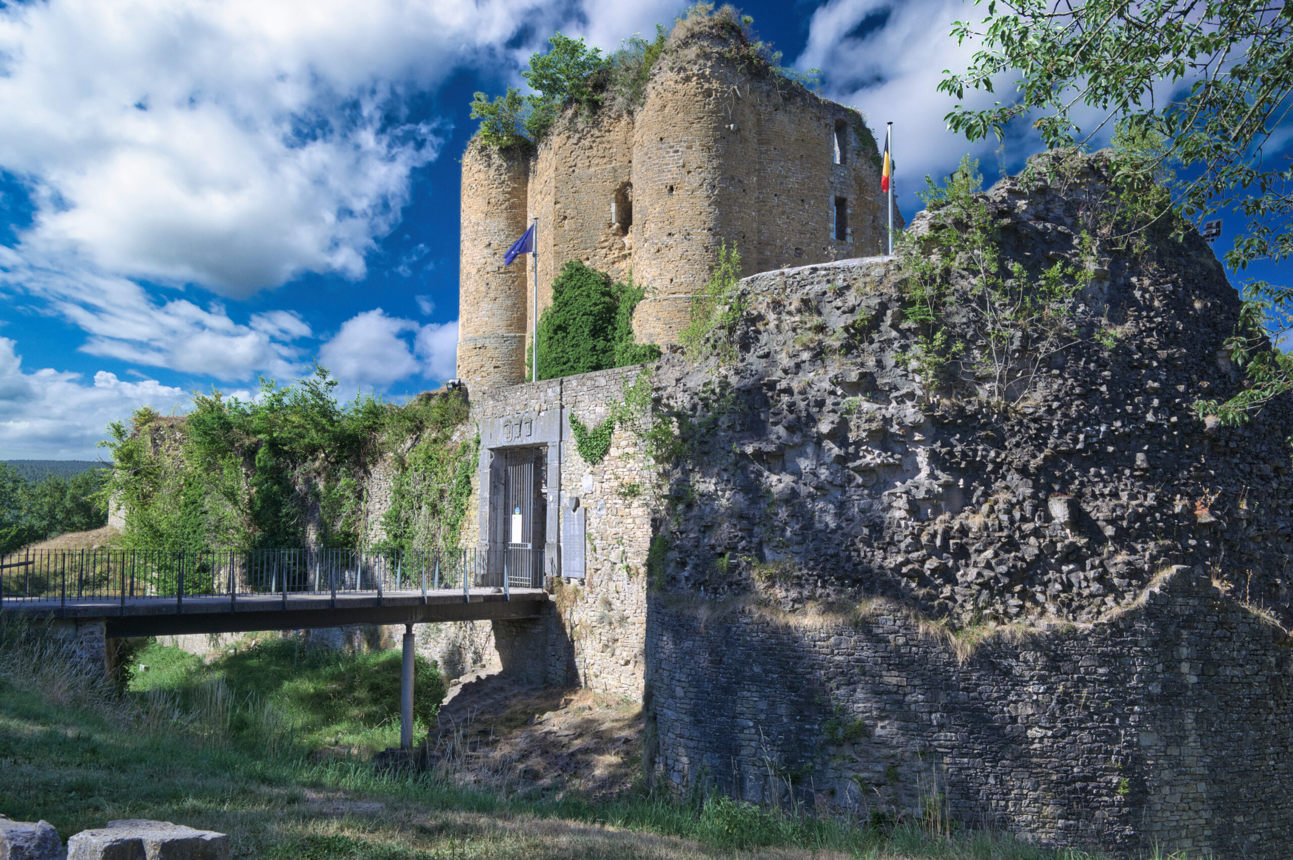 Venez découvrir le Chateau de Franchimont, situé à proximité du pré des oréades